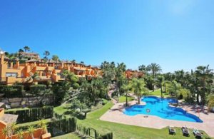 Semi Detached House for long term rent in Paraíso Bellevue, Benahavis