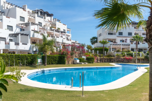 Elegante adosado 3 dormitorios en venta o alquiler vacacional – Sunset Resina Golf, Estepona
