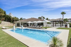 Luxurious Villa Close To The Beach