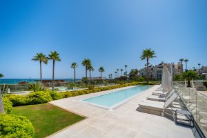 EXCLUSIVE BEACHSIDE TOWNHOUSE WITH PRIVATE POOL AND PANORAMIC SEA VIEWS