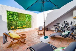 Townhouse Just 100 Metres from the Sea – Sun, Space & Investment Opportunity!