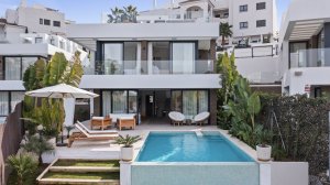La resina Golf, Villa contemporánea