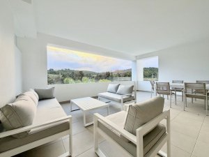 Elegante apartamento de 3 dormitorios en Casares Golf – Vivienda moderna con excelentes comodidades