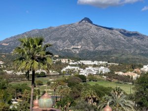 Stunning Corner Apartment in La Corniche with Panoramic Sea & Golf Views in Nueva Andalucía