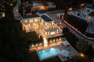 Villa for sale in Las Brisas, Nueva Andalucia