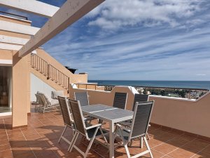 Penthouse with solarium, sea and golf views, La Duquesa (Manilva)