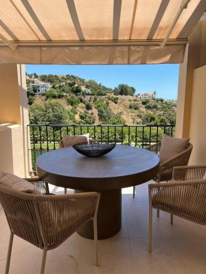 Apartamento de 4 dormitorios con vistas panorámicas en La Quinta, Benahavís