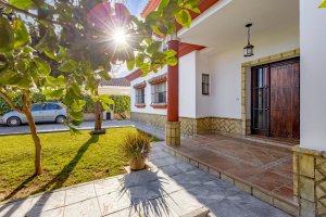 Chalet Independiente con Piscina