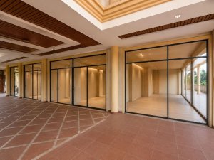 Locales comerciales disponibles en el Centro Comercial San Roque Club