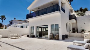 Elegant Four-Bedroom Villa with Mountain Views in Nueva Andalucía, Marbella