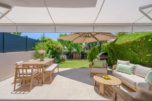 Beautifully reformed three-bedroom townhouse with a private garden in Nueva Atalya