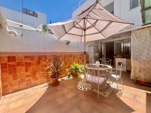 Casa con garaje, patio y terraza en el Casco Antiguo de Estepona