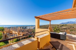 Penthouse in Altos del Paraiso, Benahavis