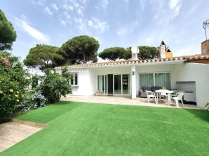 Stylish Beachside Home in Calypso – Fully Refurbished & Move-In Ready
