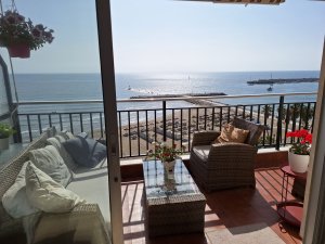 Beachfront apartment with panoramic sea views by the port of Fuengirola