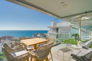 Impresionante ático dúplex con orientación sur en el exclusivo complejo residencial Med Two, El Higuerón - Fuengirola