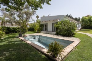 Encantadora casa de campo con piscina y total privacidad cerca de San Pedro