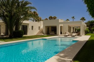 Villa Casa del Mar · Modern Luxury walking distance to the Beach in Marbesa, Marbella