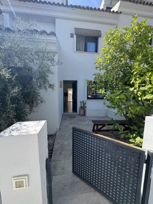 TOWNHOUSE EN ALQUILER – EXCELENTE UBICACIÓN